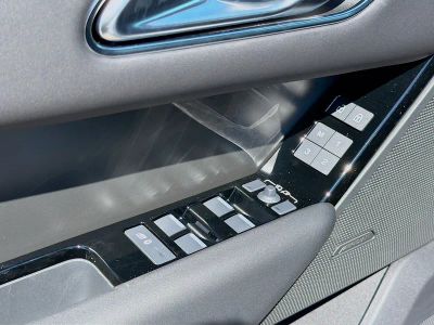 2026 Land Rover Range Rover Velar — photo 22 view