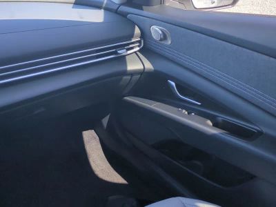 2026 Hyundai ELANTRA HYBRID — photo 18 view