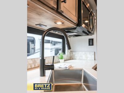 2026 Tiffin Motorhomes Byway - Photo 10