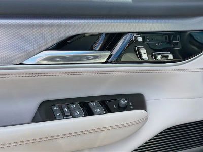 2022 Jeep Grand Wagoneer — photo 25 view