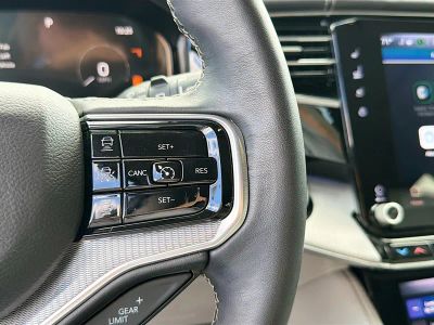 2022 Jeep Grand Wagoneer — photo 40 view
