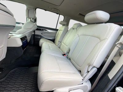 2022 Jeep Grand Wagoneer — photo 23 view