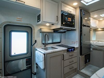 2026 Thor Motor Coach Quantum - Photo 12