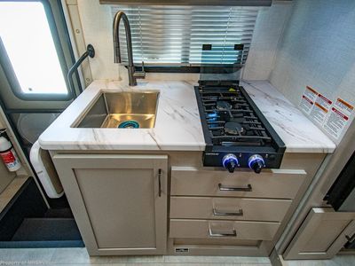 2026 Thor Motor Coach Quantum - Photo 17