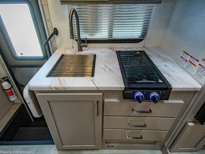 2026 Thor Motor Coach Quantum - Photo 16