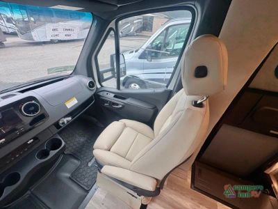 2025 Tiffin Motorhomes Wayfarer — photo 34 view