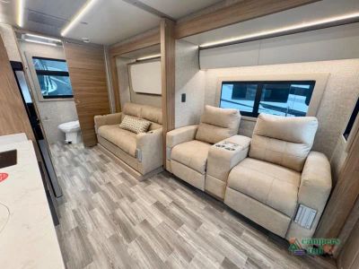 2025 Tiffin Motorhomes Wayfarer — photo 9 view