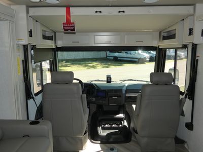2026 Holiday Rambler Invicta - Photo 13