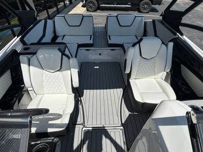 2025 Yamaha 252SE - Photo 10
