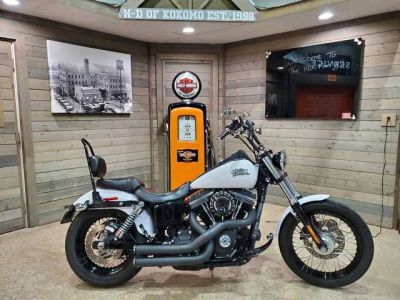 2016 Harley-Davidson® FXDB - Dyna® Street Bob® — front three-quarter view