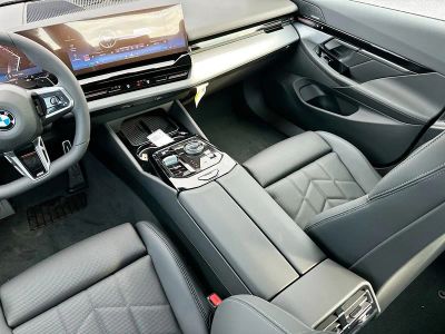 2026 BMW 5 Series — photo 18 view