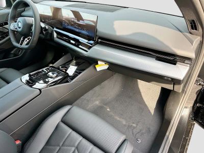 2026 BMW 5 Series — photo 24 view