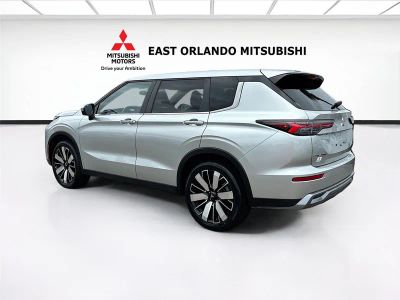 2025 Mitsubishi Outlander — detail view