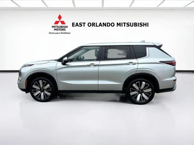 2025 Mitsubishi Outlander — interior view