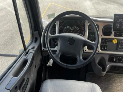 2023 Thor Motor Coach PASADENA - Photo 2