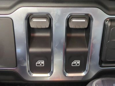 2026 Jeep Wrangler — photo 25 view
