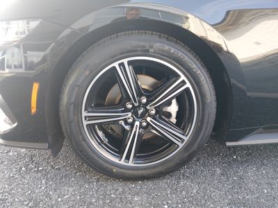2024 Ford Mustang - Photo 9