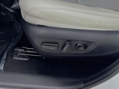 2025 Toyota RAV4 Hybrid — photo 13 view