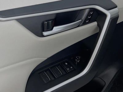 2025 Toyota RAV4 Hybrid — photo 14 view