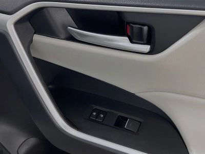 2025 Toyota RAV4 Hybrid — photo 29 view