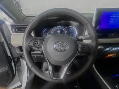 2025 Toyota RAV4 Hybrid — photo 15 view