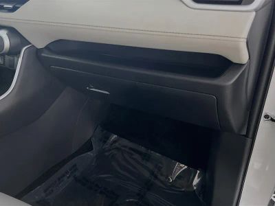2025 Toyota RAV4 Hybrid — photo 32 view