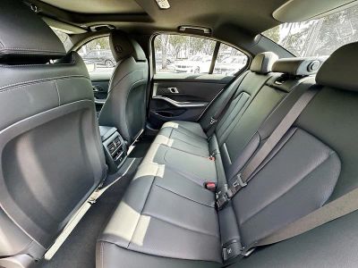 2025 BMW 3 Series — photo 22 view