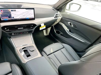2025 BMW 3 Series — photo 20 view