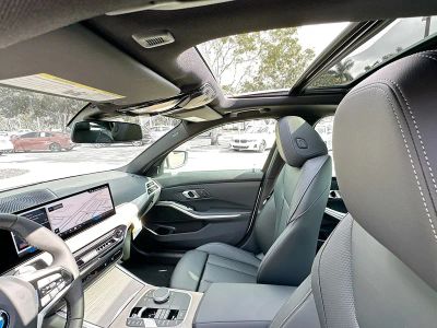 2025 BMW 3 Series — photo 17 view