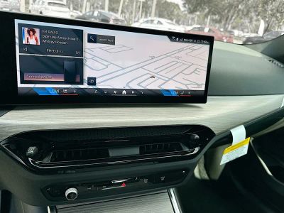 2025 BMW 3 Series — photo 12 view