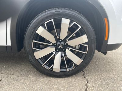 2025 Mitsubishi Outlander - Photo 16