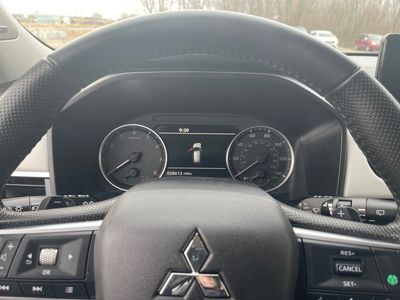 2025 Mitsubishi Outlander - Photo 10
