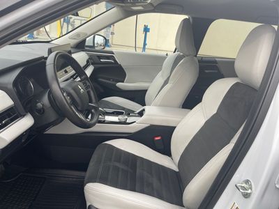 2025 Mitsubishi Outlander - Photo 9