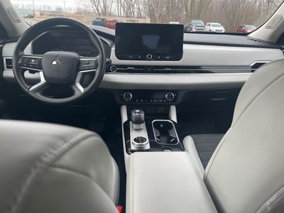 2025 Mitsubishi Outlander - Photo 12