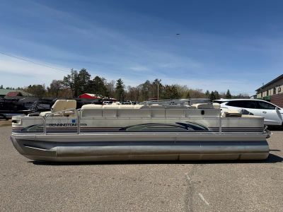 1999 Bennington 22SF — detail view