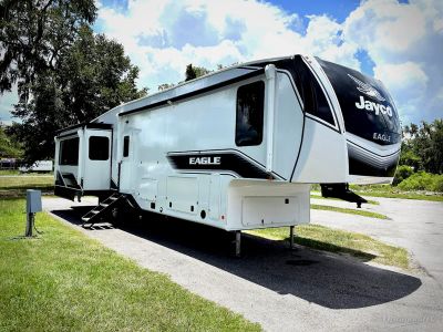 2025 Jayco Eagle — front three-quarter view