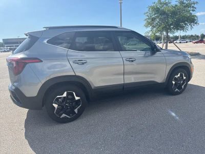 2024 Kia Seltos — photo 8 view