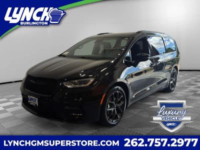 2025 Chrysler Pacifica Limited in Other — front three-quarter view