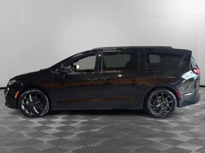 2025 Chrysler Pacifica — side profile view