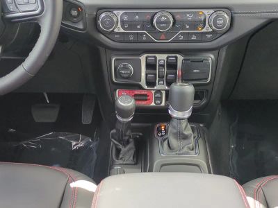 2026 Jeep Wrangler — photo 19 view