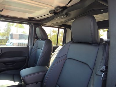 2026 Jeep Gladiator - Photo 11