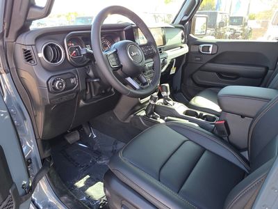 2026 Jeep Gladiator - Photo 13