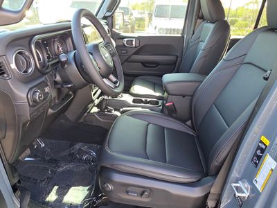 2026 Jeep Gladiator - Photo 12