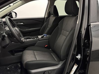 2025 Nissan Rogue - Photo 13