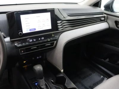 2025 Toyota Camry FWD - Photo 15