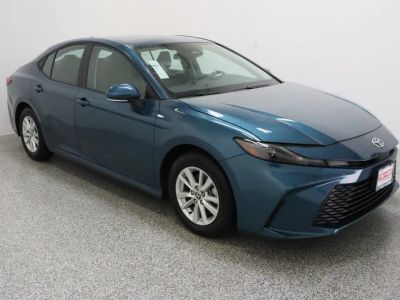2025 Toyota Camry FWD - Photo 4