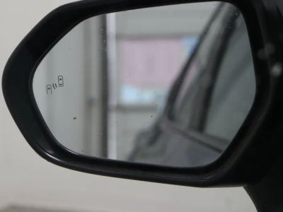 2025 Toyota Camry FWD - Photo 21