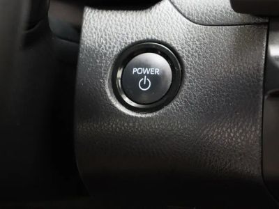 2025 Toyota Camry FWD - Photo 17
