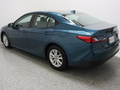 2025 Toyota Camry FWD - Photo 9