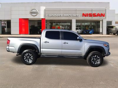 2017 Toyota Tacoma - Photo 2